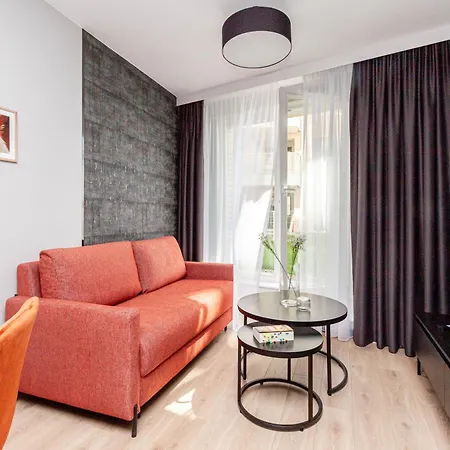 Apartly- Garden Ii Z Prywatnym Ogrodem W Centrum &widok アパート