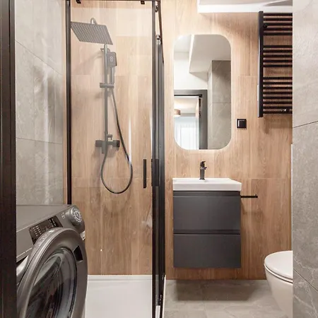 Apartly- Garden Ii Z Prywatnym Ogrodem W Centrum &widok アパート